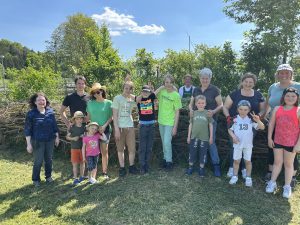 Teamwork für die Natur: Unsere Benjeshecke wird erweitert